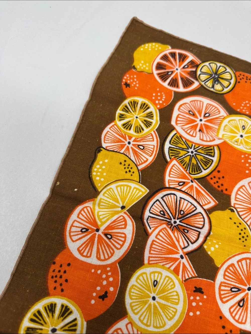 VINTAGE NAPKINS CITRUS PRINT BROWN BACKGROUND ORANGES LEMONS LOT OF 4 60S 70S